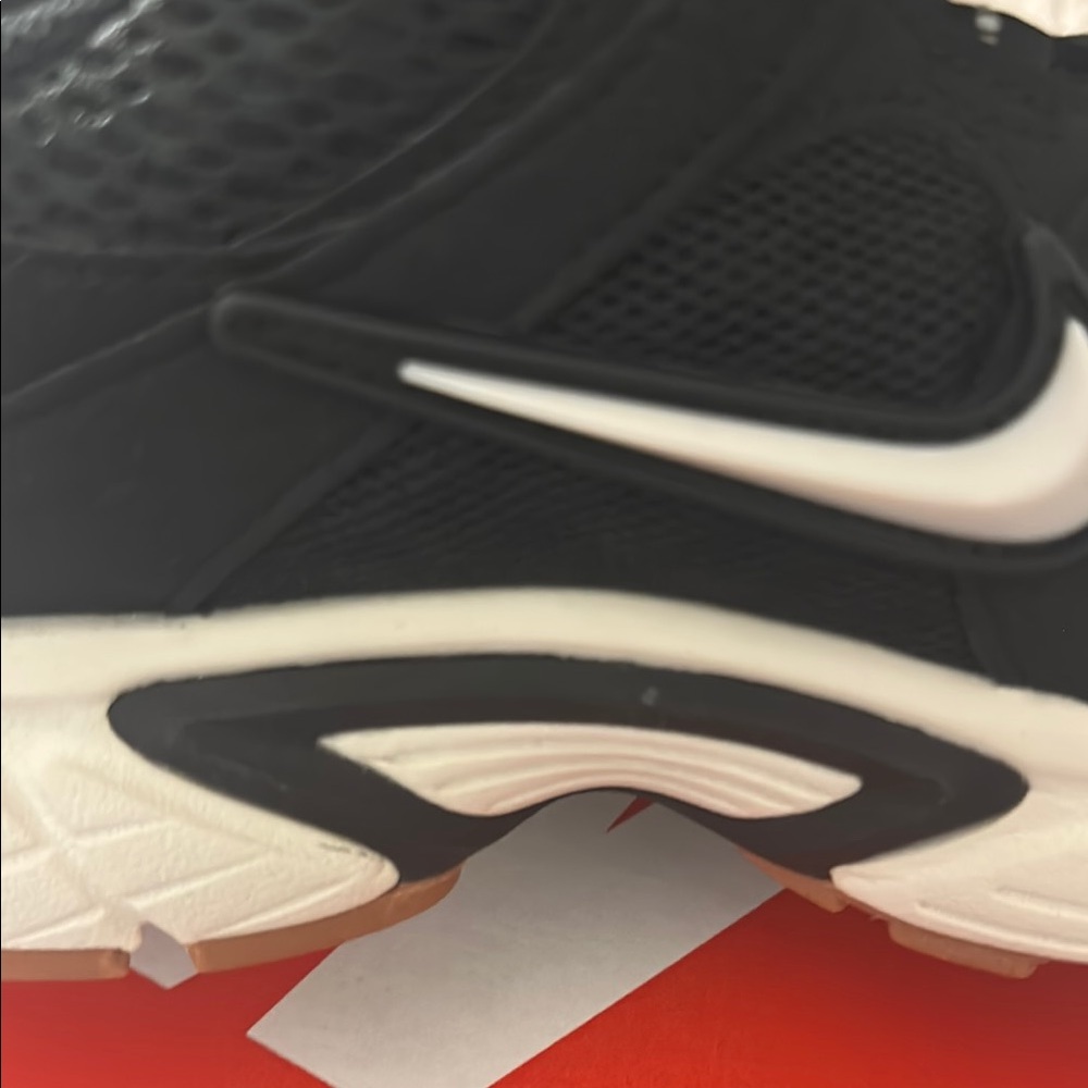 Nike Woman’s V5 RNR - Picture 4 of 9